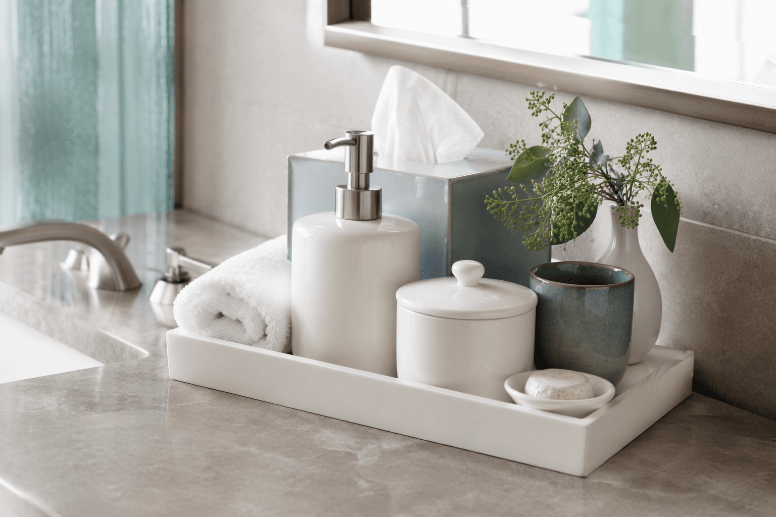 Hotel-style guest amenity tray
